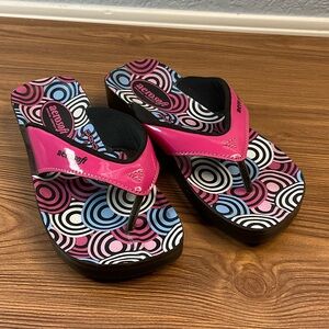 Areosoft Women's Pink and Black Flip Flops size 37 (6.5-7)